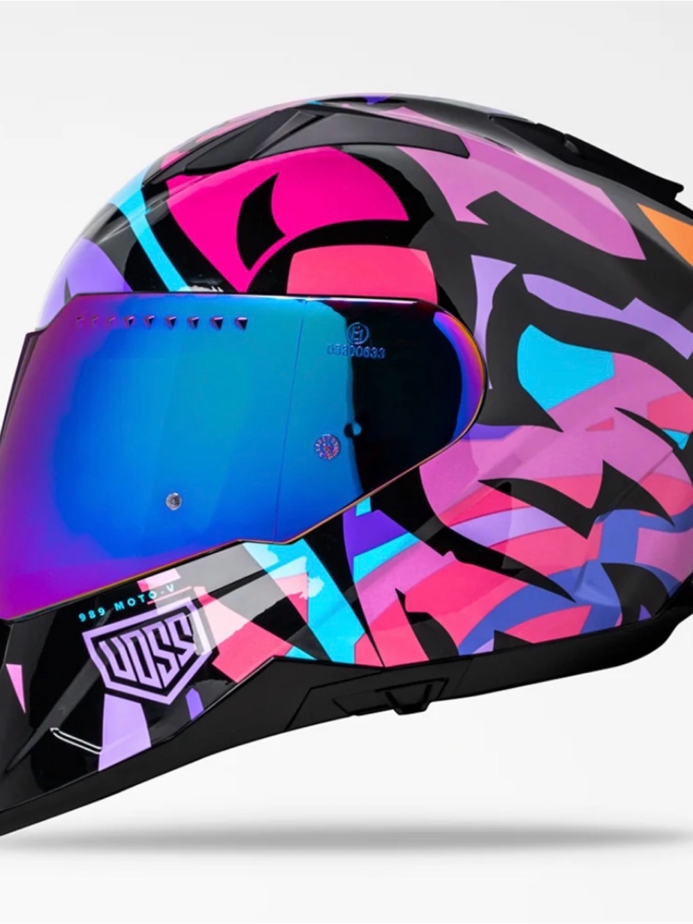 Voss Full-Face Helmet with Syphon headphones.